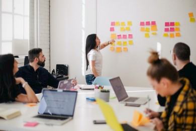 Brainstorming: La técnica para generar ideas en grupo