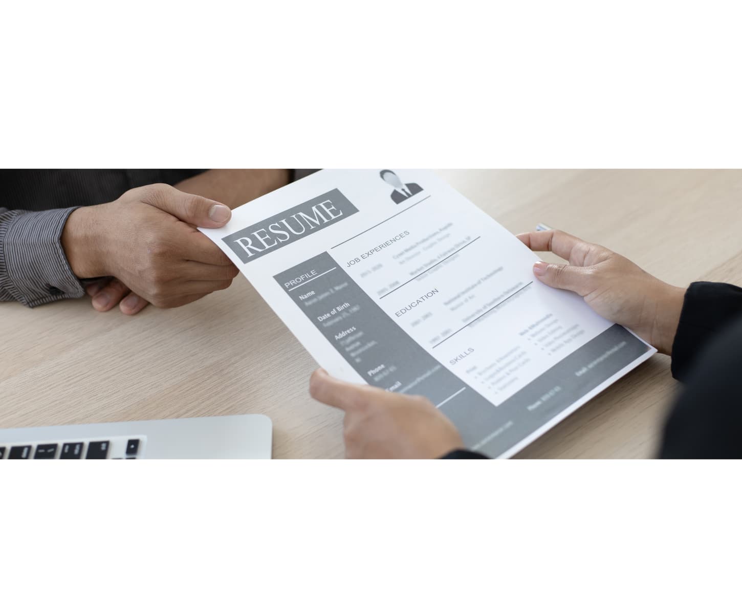 Cómo hacer un buen currículum: 8 consejos para destacar