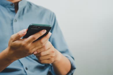 Cómo hacer un currículum en el móvil: pasos + 7 apps