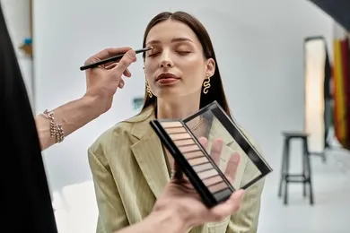 Currículum de maquilladora profesional: ejemplo de CV