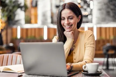 CV para Copywriter: Guía con Ejemplos