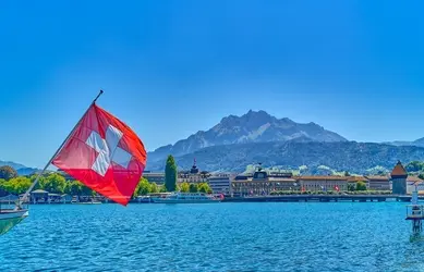 Trabajar en Suiza: requisitos y cómo tener empleo (2025)